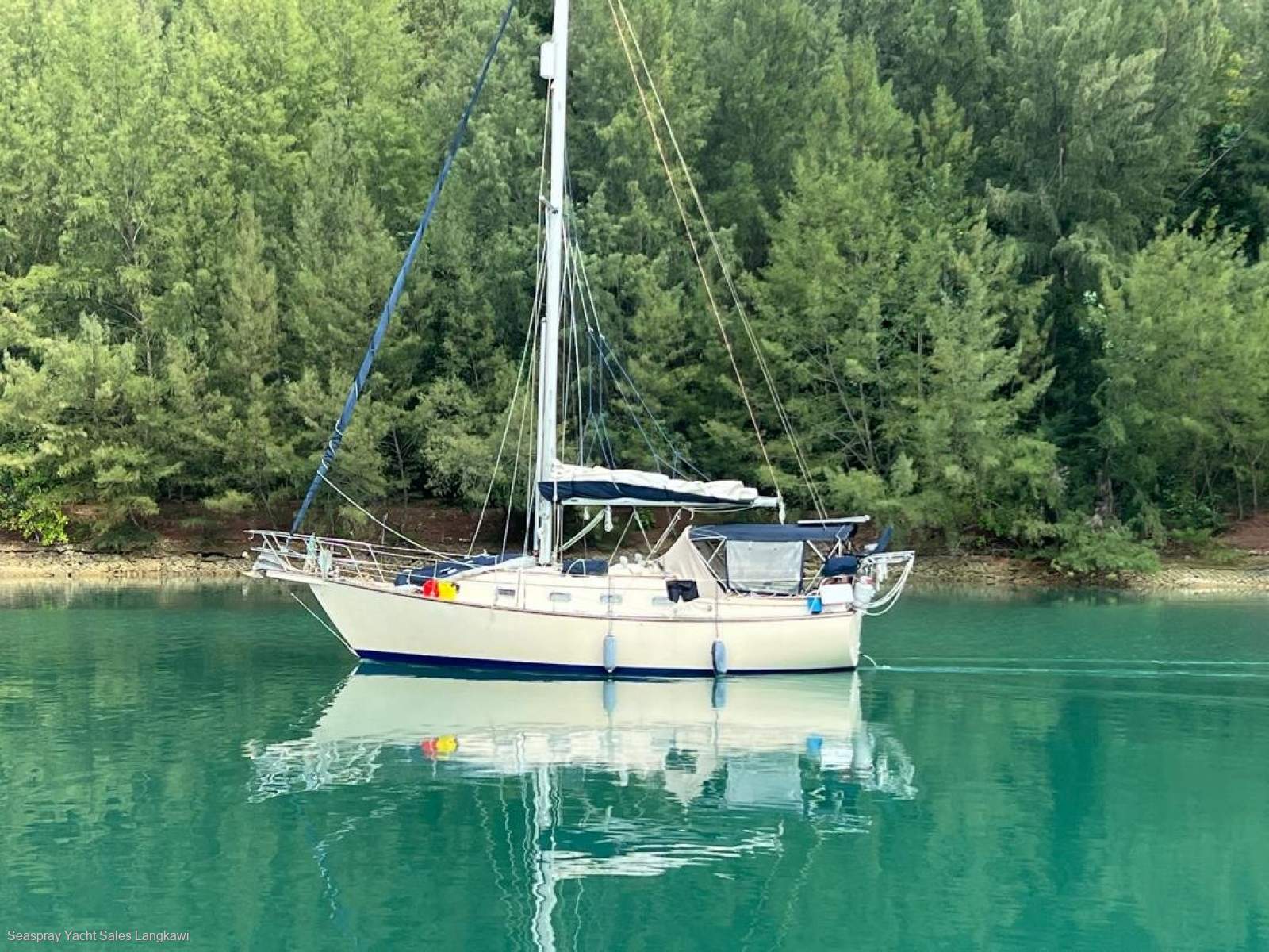 Island Packet 32 Cutter for sale in Langkawi, Malaysia.:Island Packet 32 for sale in Langkawi