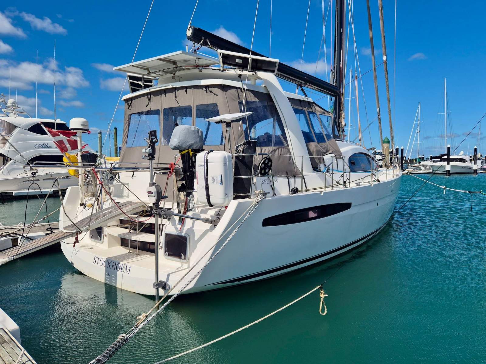 Feeling 52 Versatile cruisers w. Lifting keel &double engines
