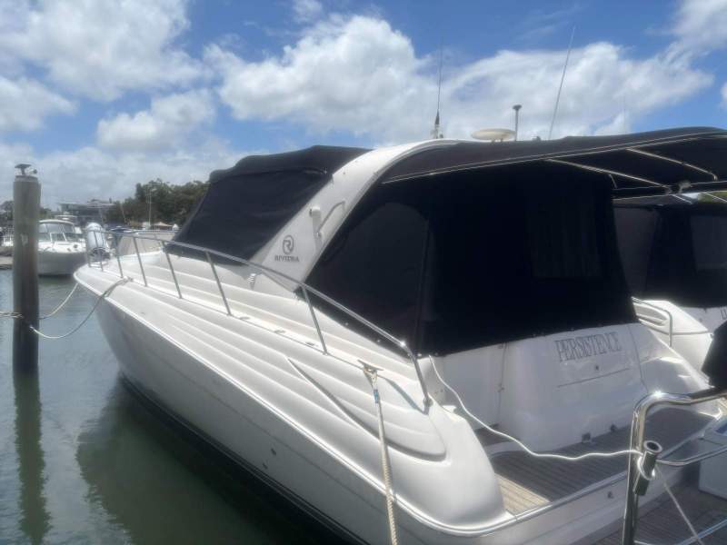 Riviera M370 Sports Cruiser Riviera M370