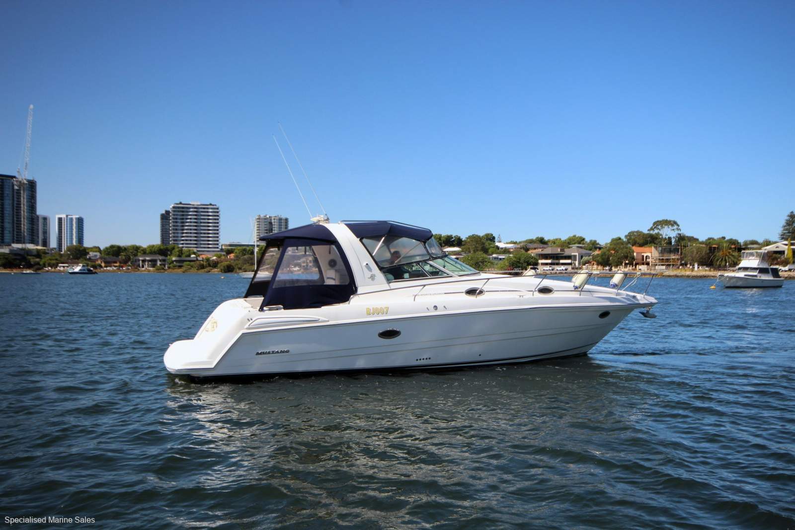 Mustang 3800 Sportcruiser *** ALL REASONABLE OFFERS PRESENTED ***
