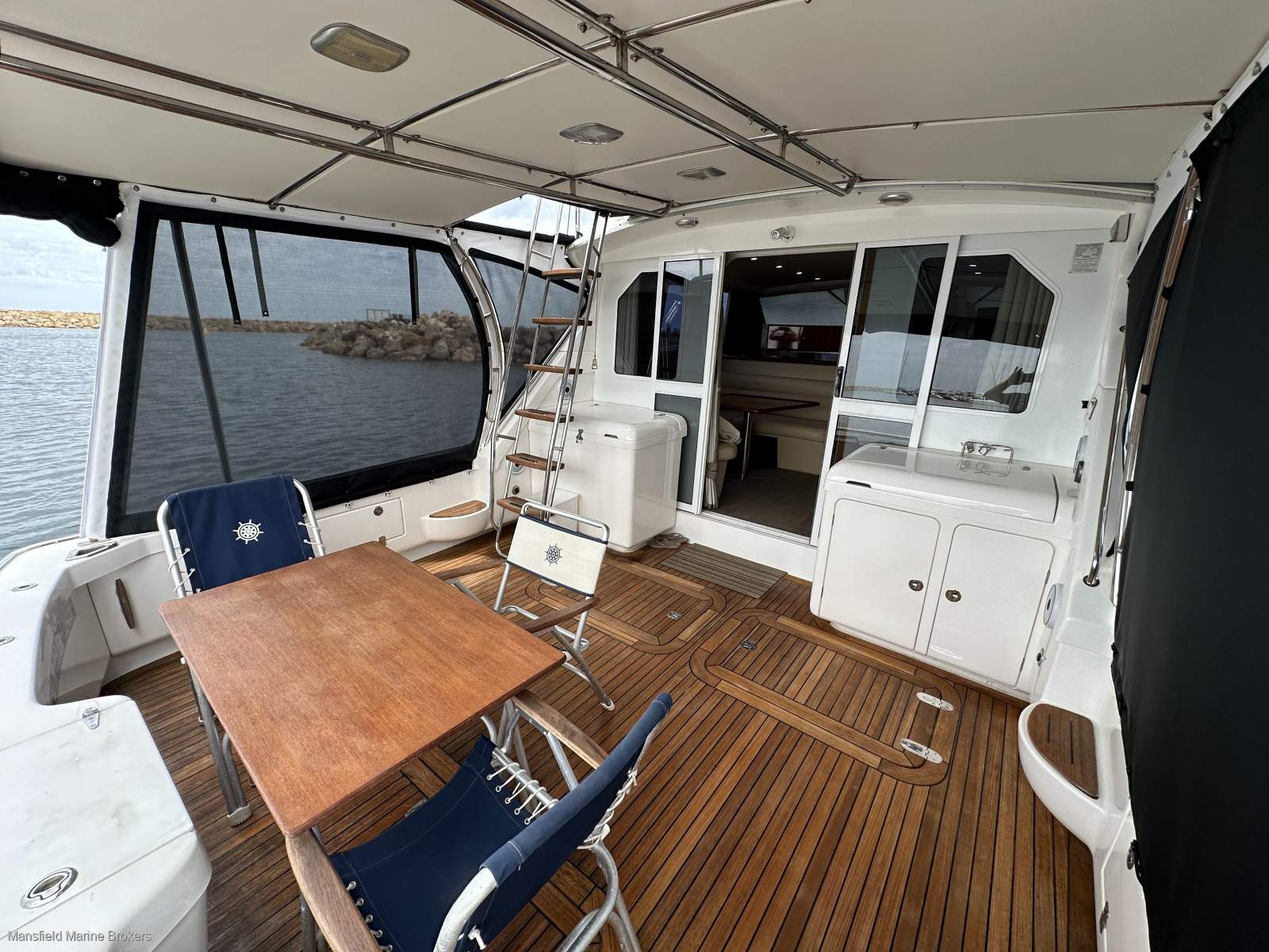 Caribbean 40 Flybridge Cruiser