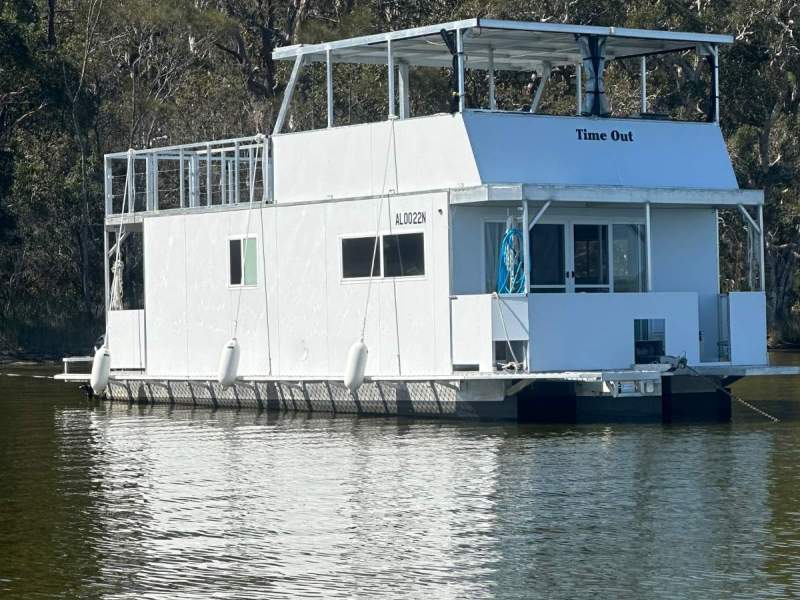 Custom built houseboat 2022