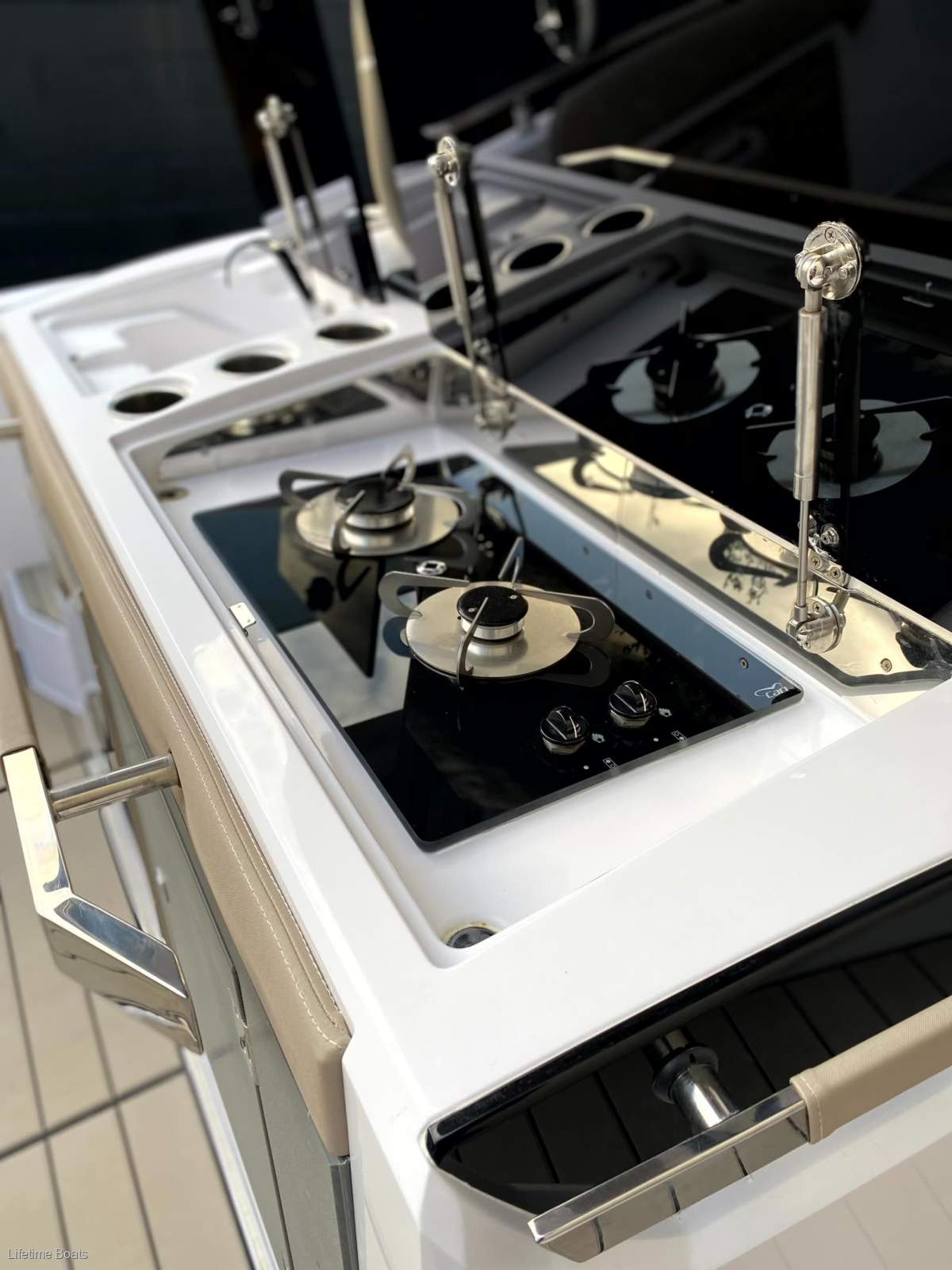 Ranieri Next 330 LX EX DISPLAY BOAT - MUST GO!