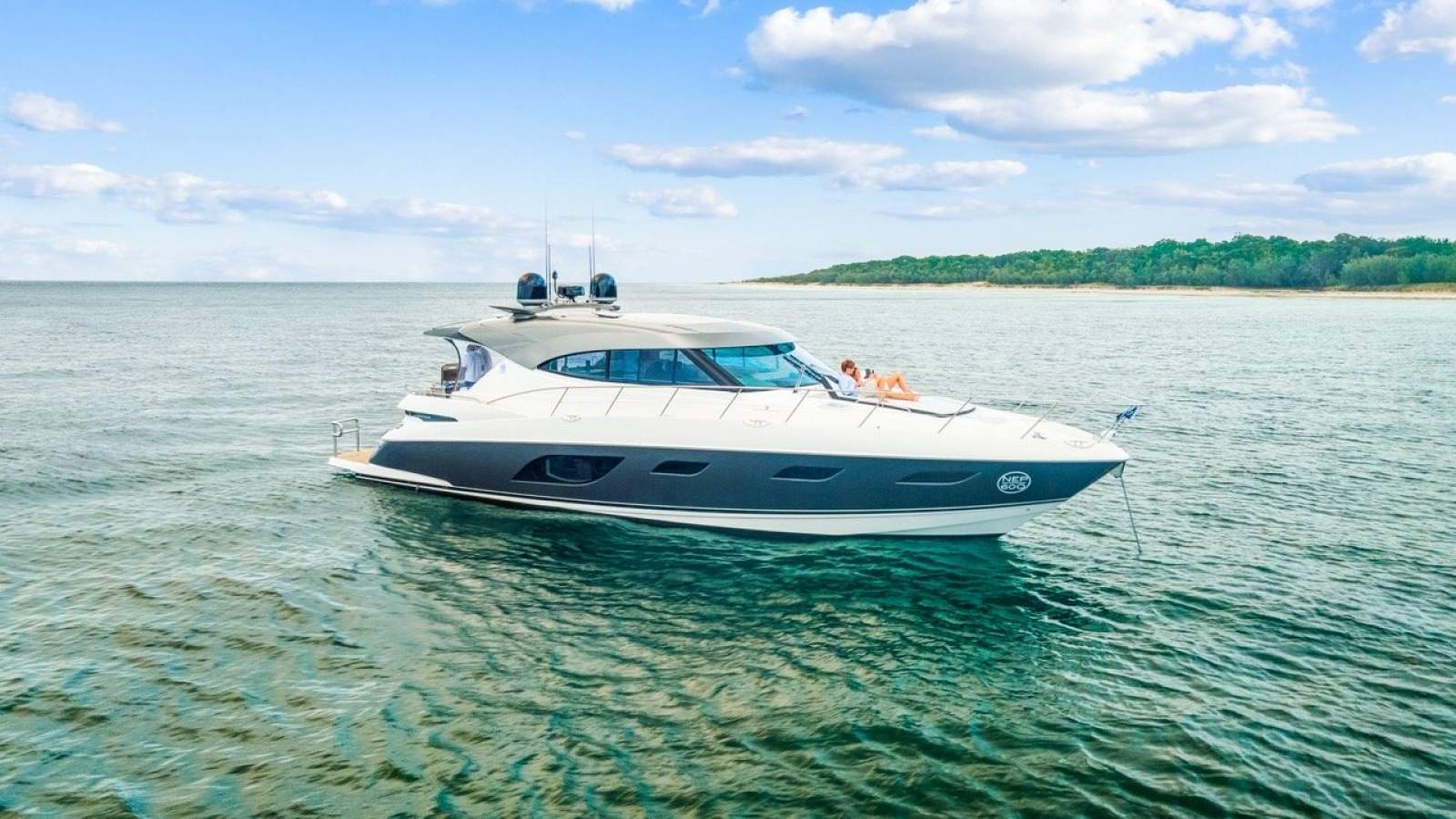 Riviera 6000 Sport Yacht Platinum Edition