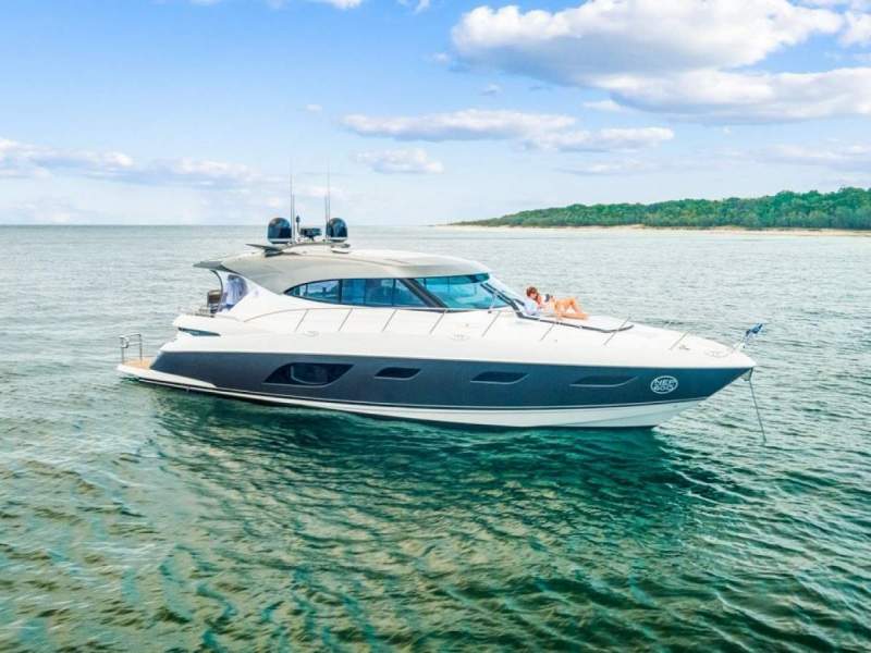Riviera 6000 Sport Yacht Platinum Edition