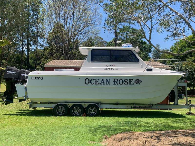 Kevlacat 3000 Express Cruiser