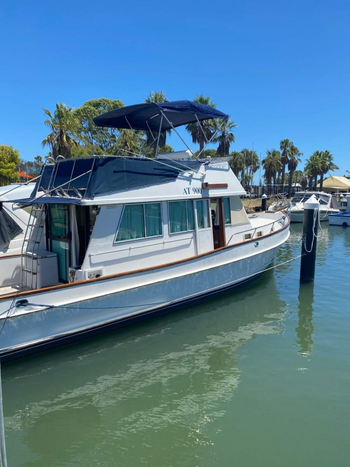 Grand Banks 36 Flybridge Cruiser