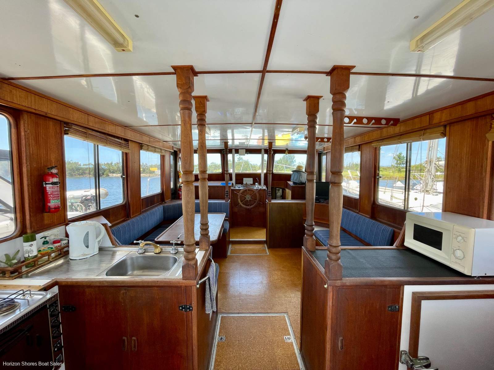 Roberts Wave Runner 44