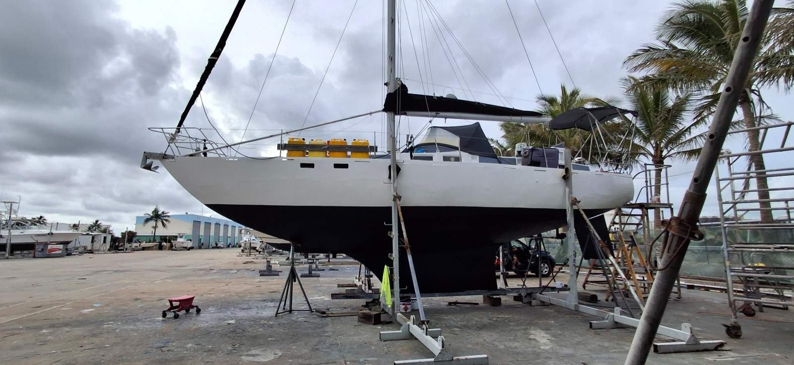 Bruce Roberts Offshore Centre Cockpit 38:Wahine Toa on the hard currently