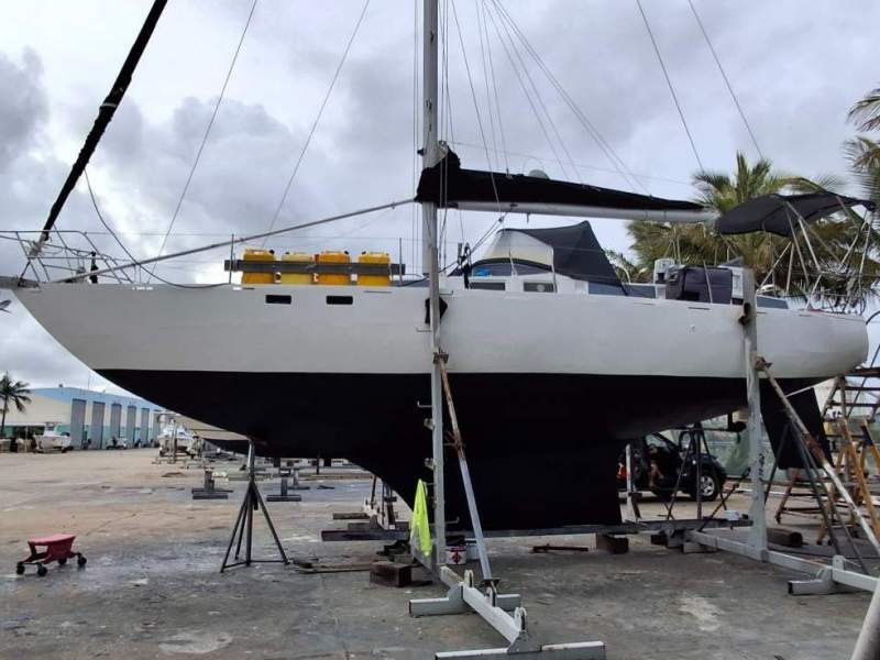 Bruce Roberts Offshore Centre Cockpit 38