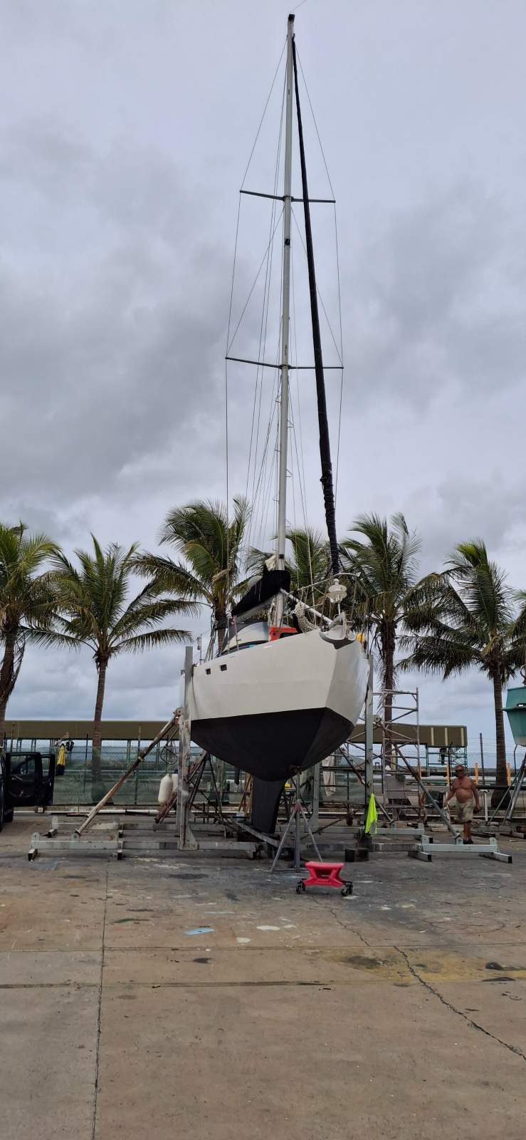 Bruce Roberts Offshore Centre Cockpit 38:on anchor