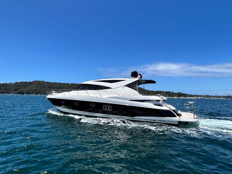 Riviera 5800 Sport Yacht