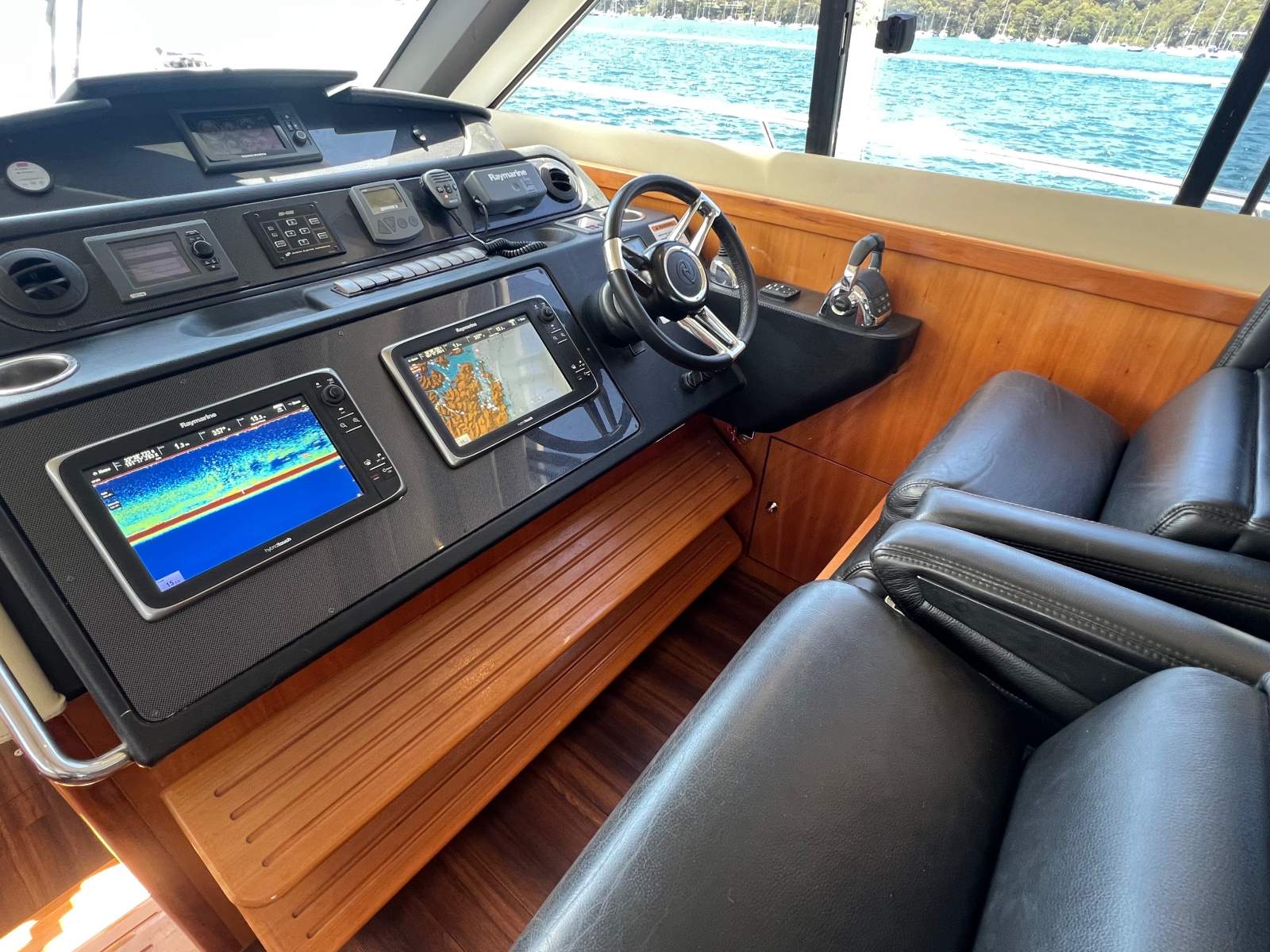 Riviera 5800 Sport Yacht