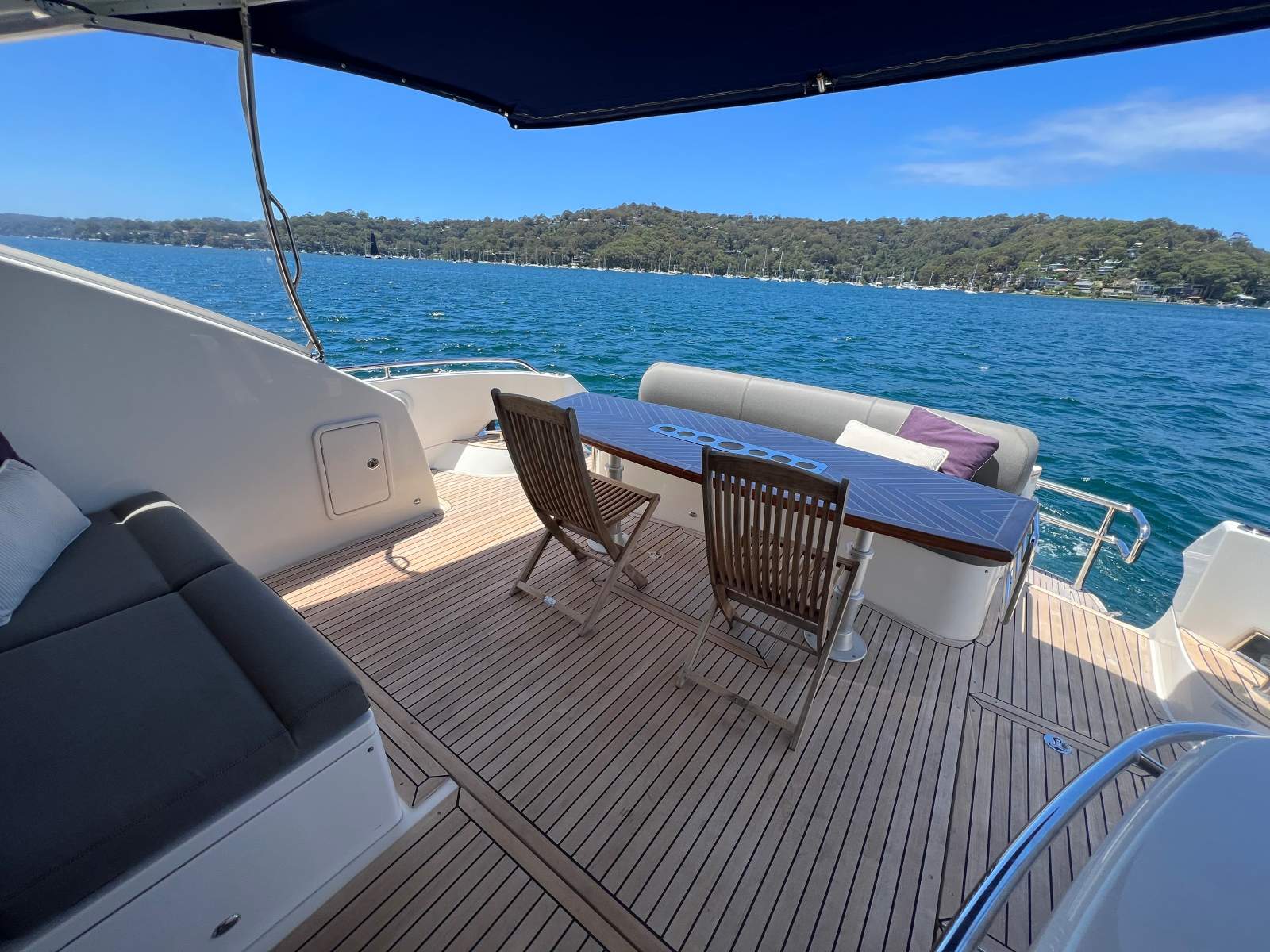 Riviera 5800 Sport Yacht