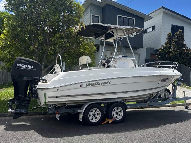Wellcraft 212 Fisherman Centre console