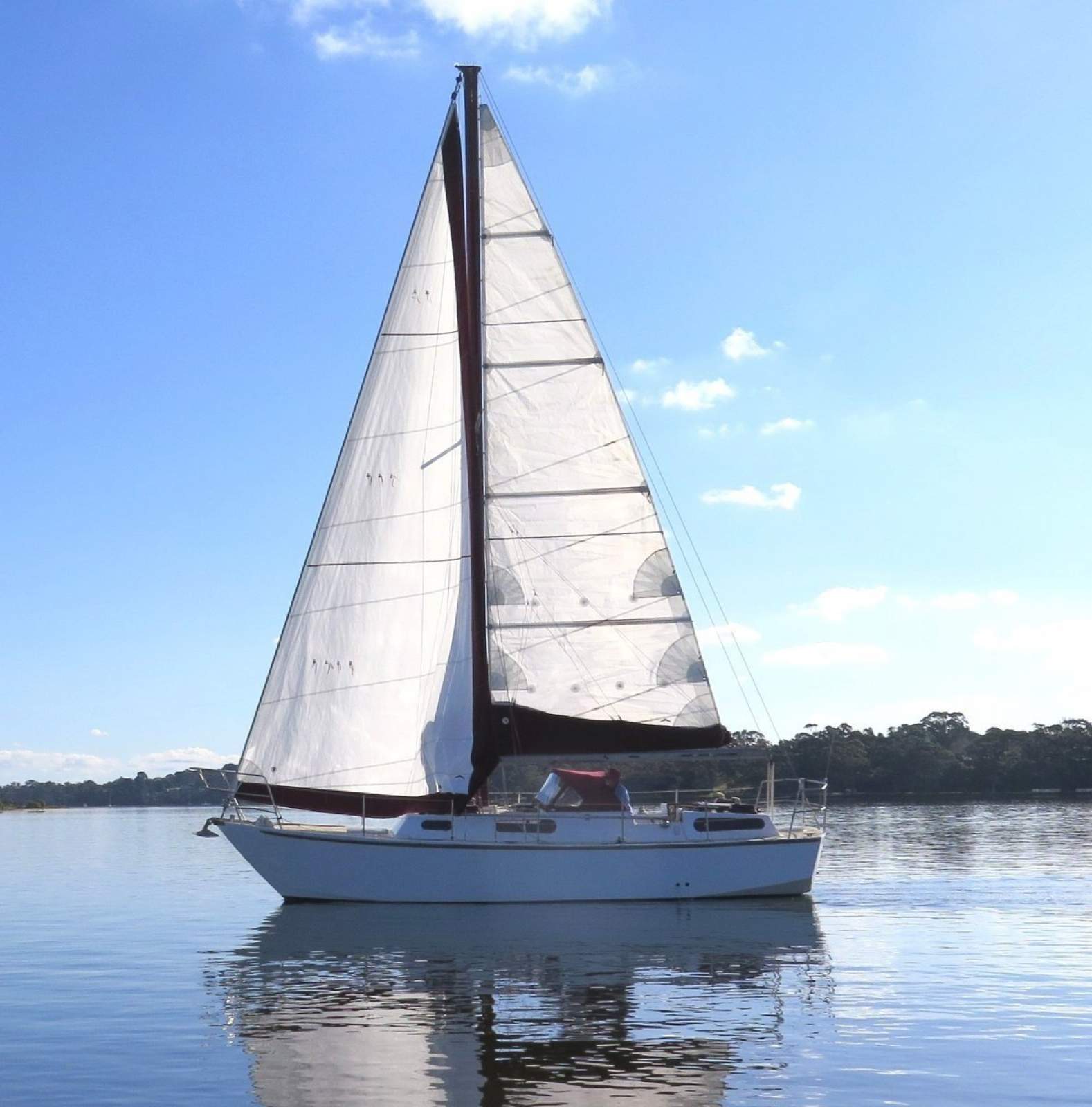 John Pugh 33 Cruising Sloop Moonwind 32