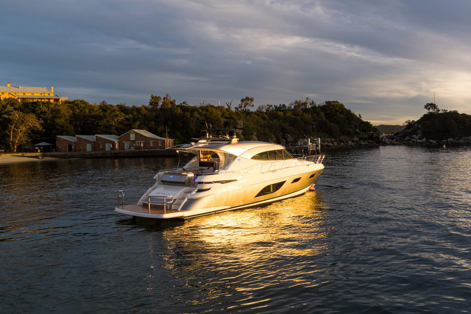 Riviera 6000 Sport Yacht Platinum Edition