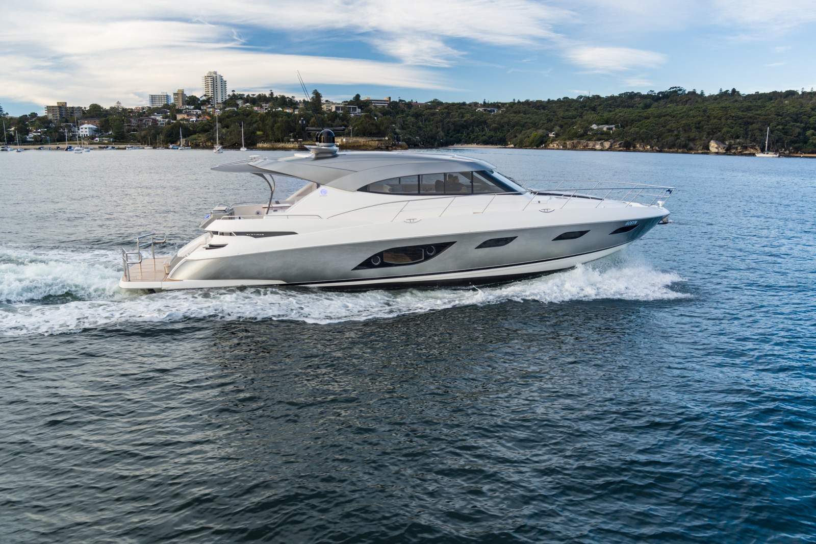 Riviera 6000 Sport Yacht Platinum Edition
