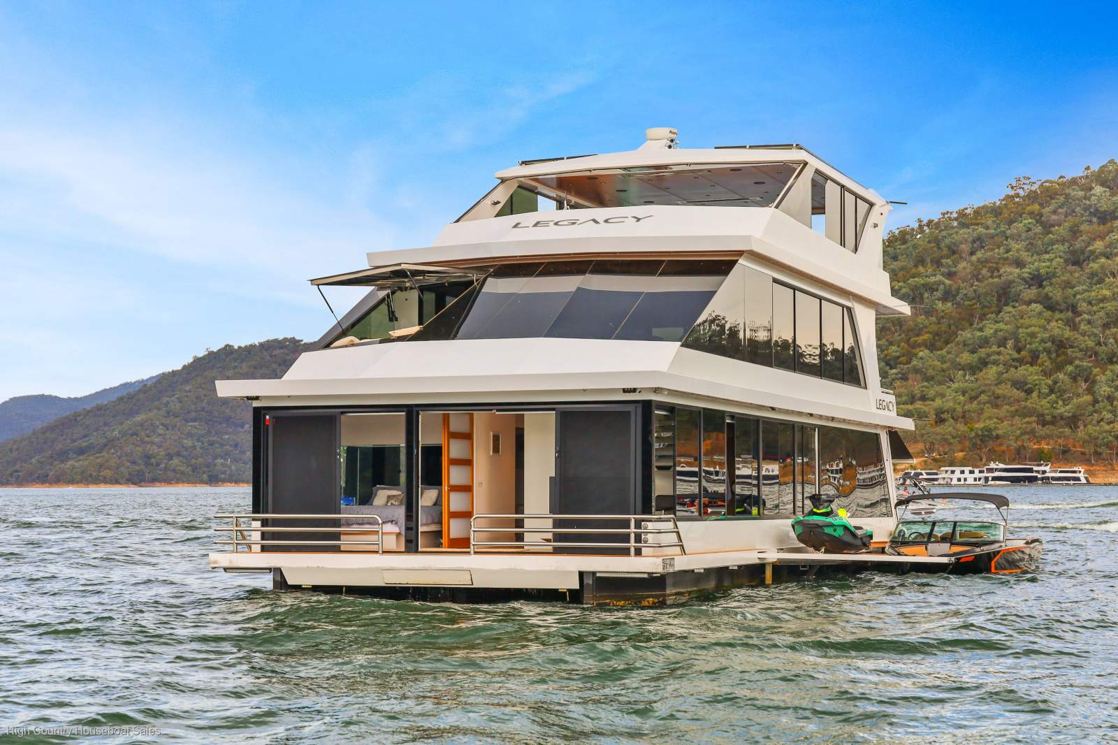 Legacy Houseboat Holiday Home on Lake Eildon:Legacy on Lake Eildon