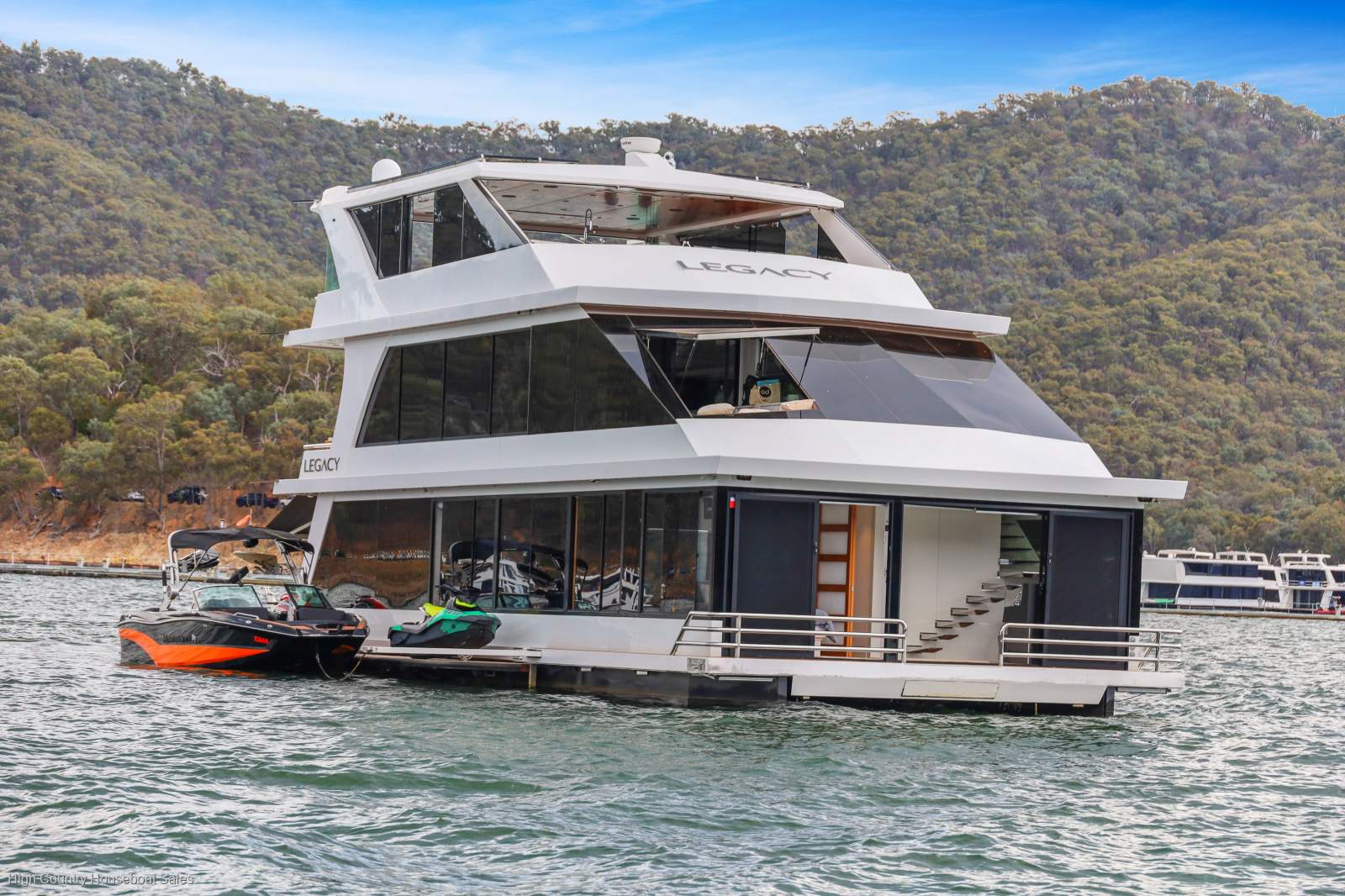 Legacy Houseboat Holiday Home on Lake Eildon:Legacy on Lake Eildon