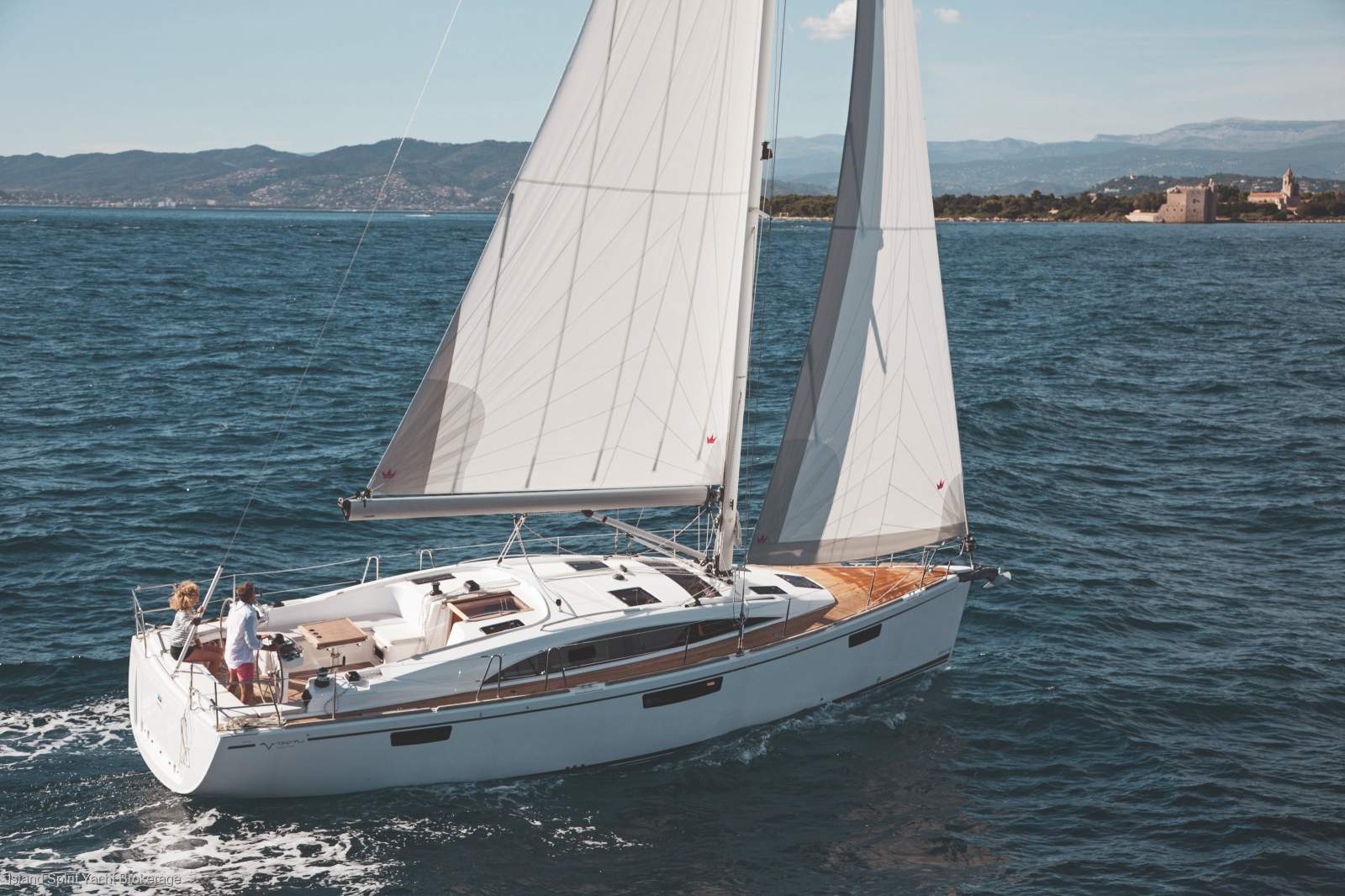 Bavaria Vision 42 ready to ship