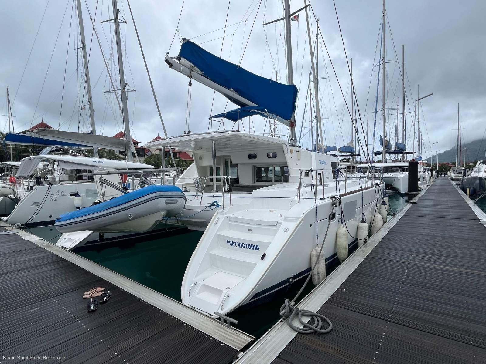Lagoon 440 'Mystikal':Stern at dock