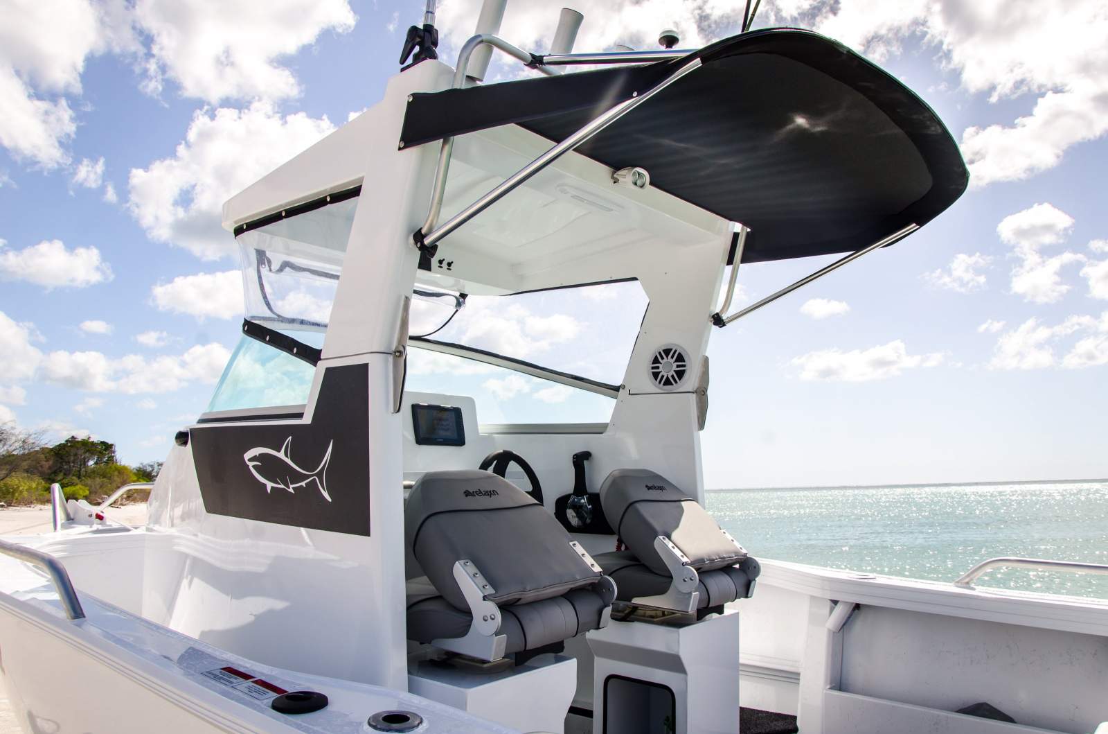 Makocraft 591 Island Cab HT