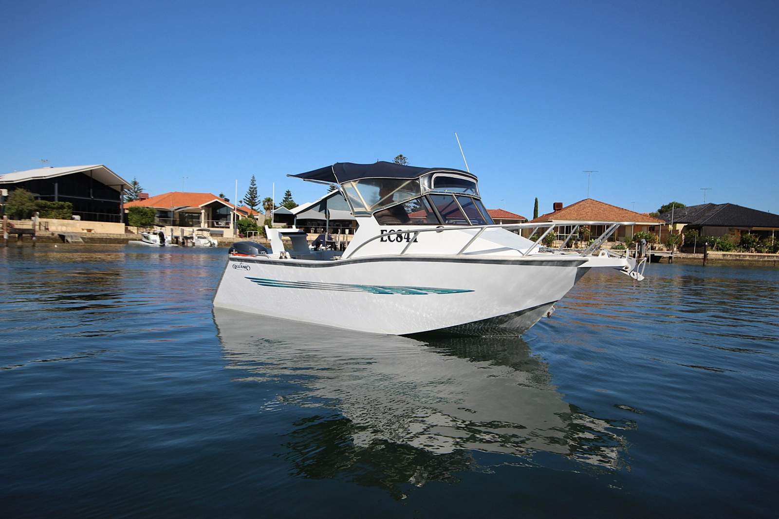 Oceanic 550 Cuddy *** INCLUDES TRAILER ***