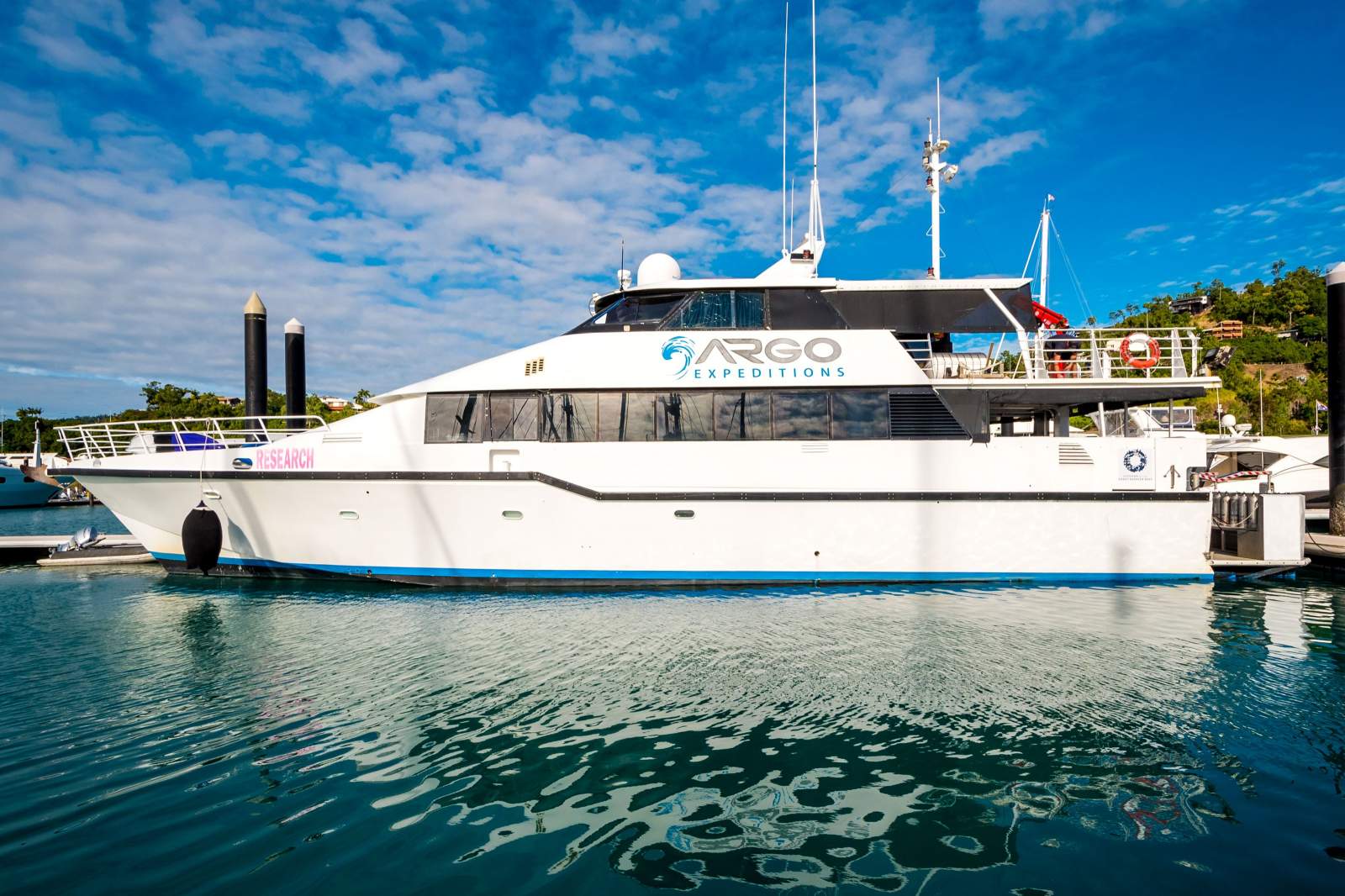 Expedition Motor Yacht 27M
