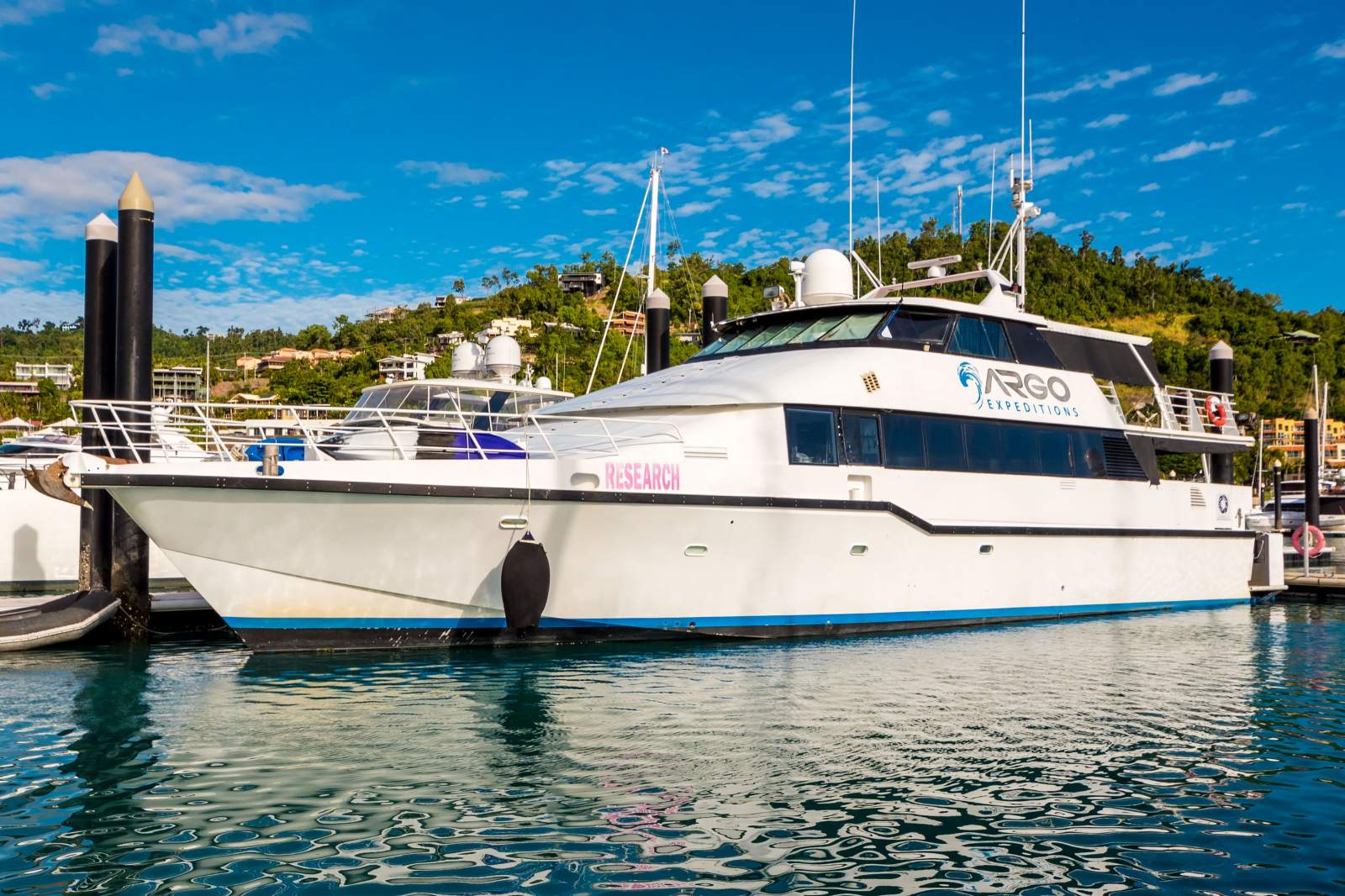 Expedition Motor Yacht 27M