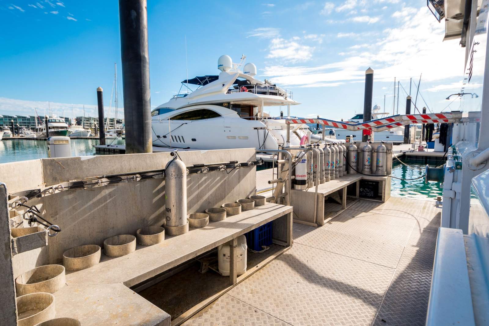 Expedition Motor Yacht 27M