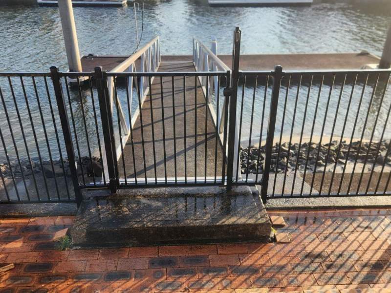 12m, No Width Restriction, no bridges Pontoon for Rent (Not Live-Aboard).