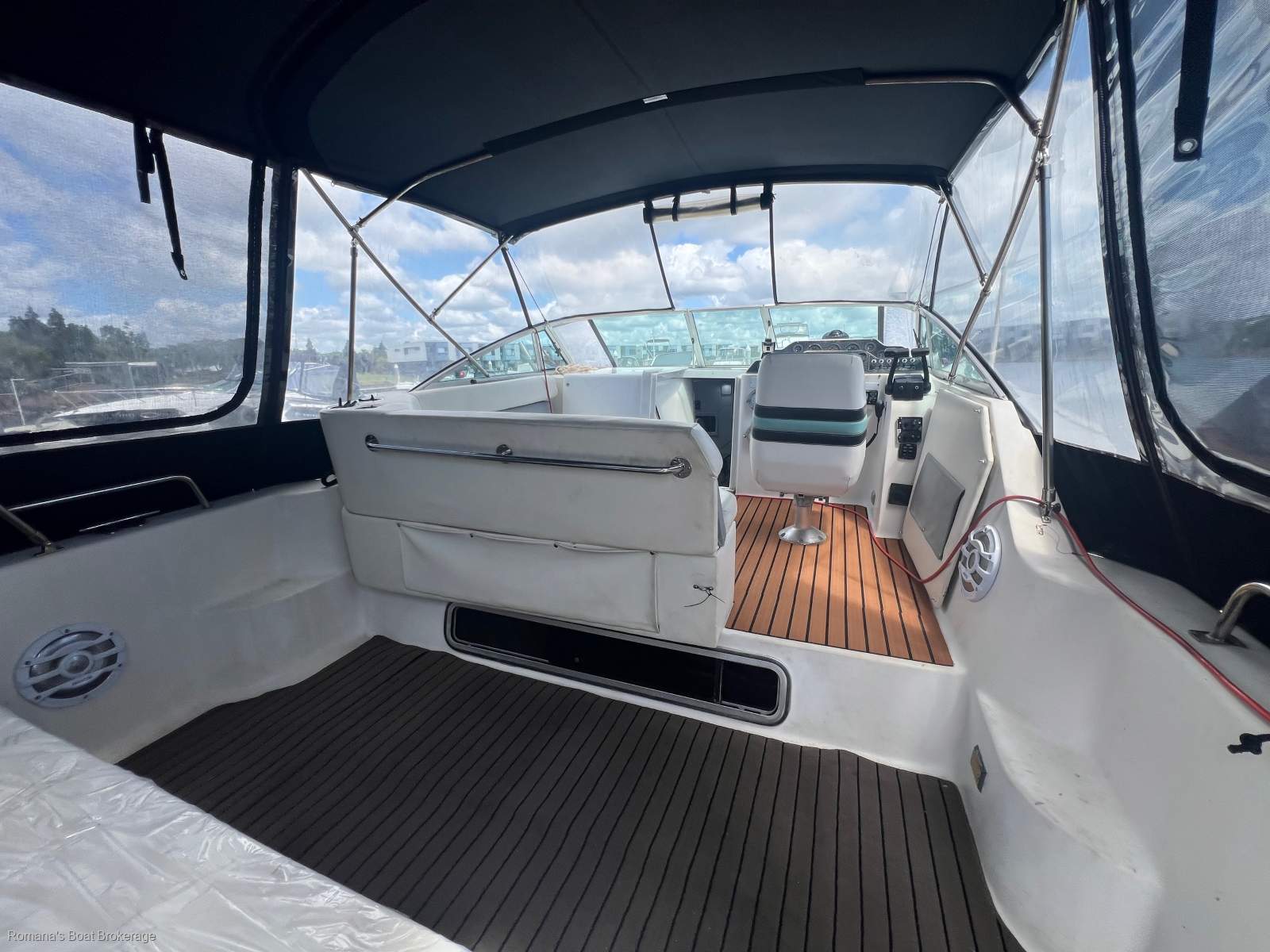 Rinker 300 Fiesta Vee