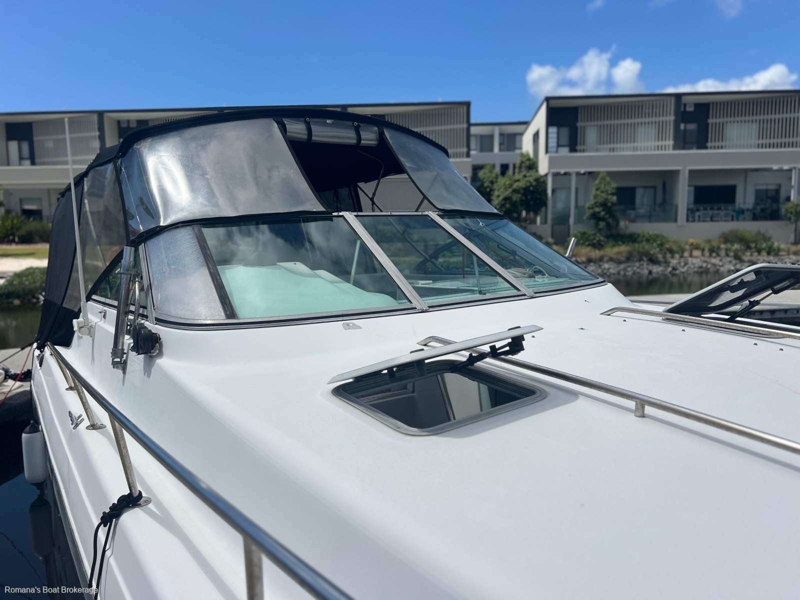 Rinker 300 Fiesta Vee