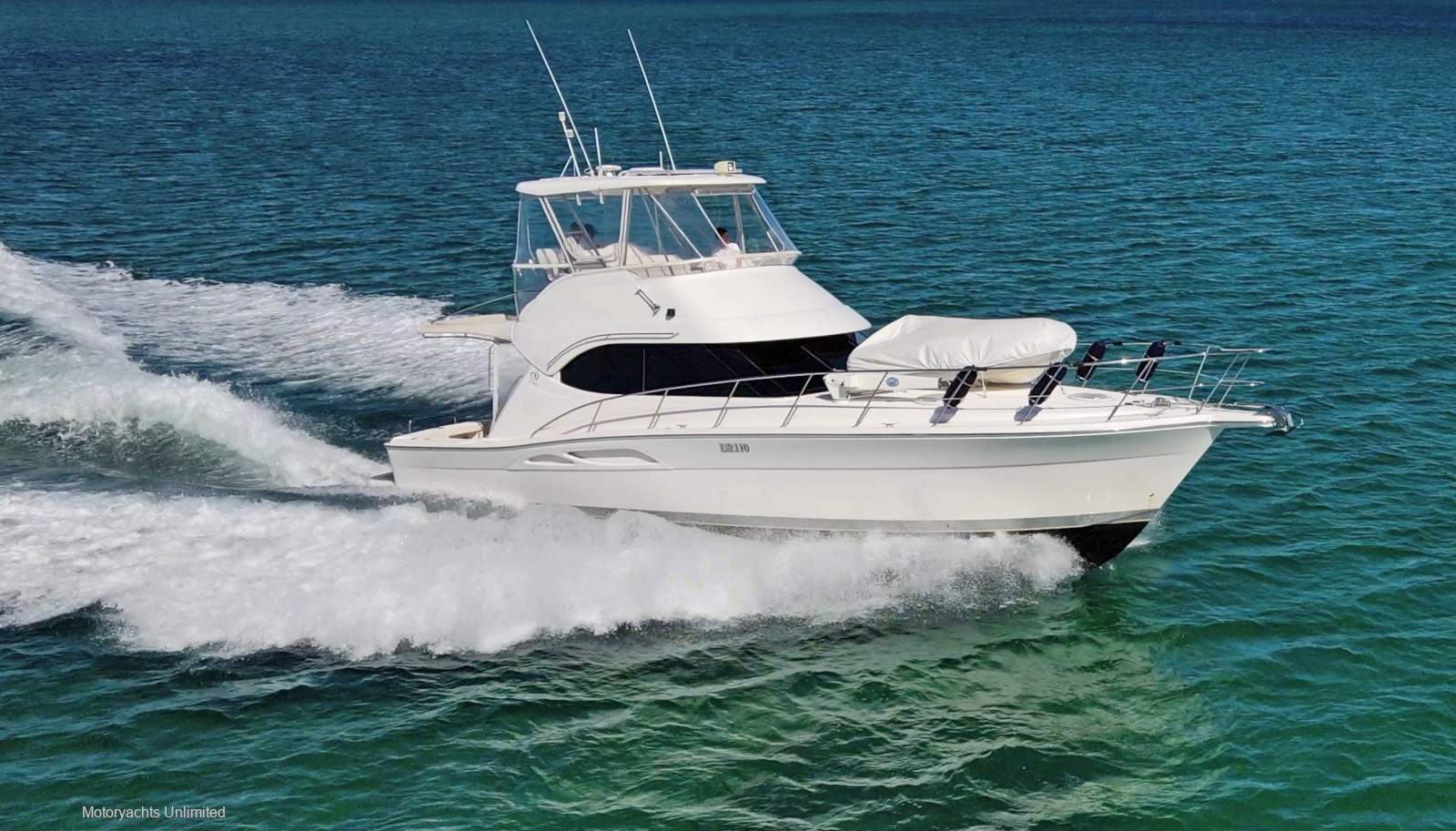 Riviera 42 Flybridge Convertible - Great service history, well presented!