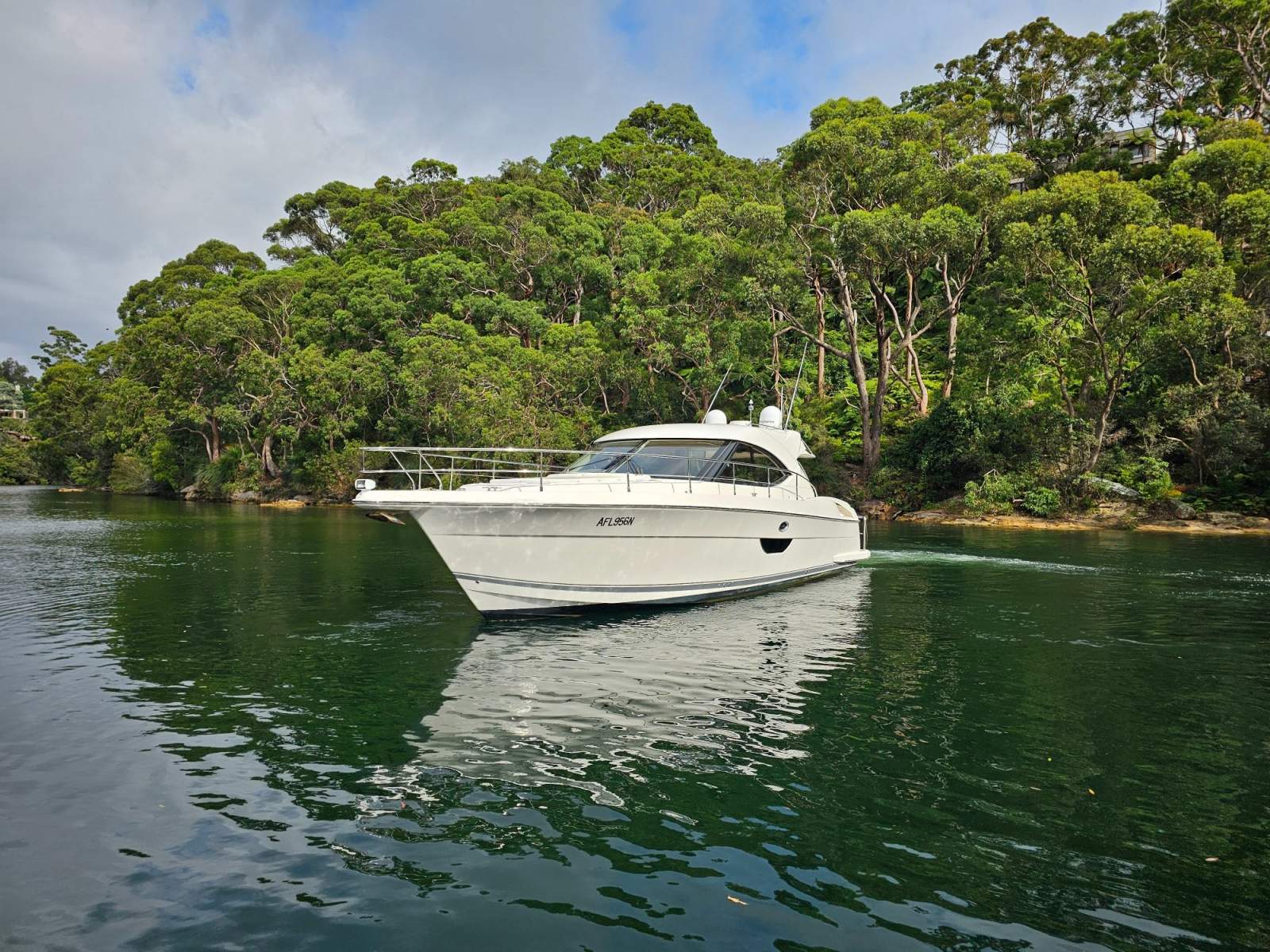 Riviera 4400 Sport Yacht