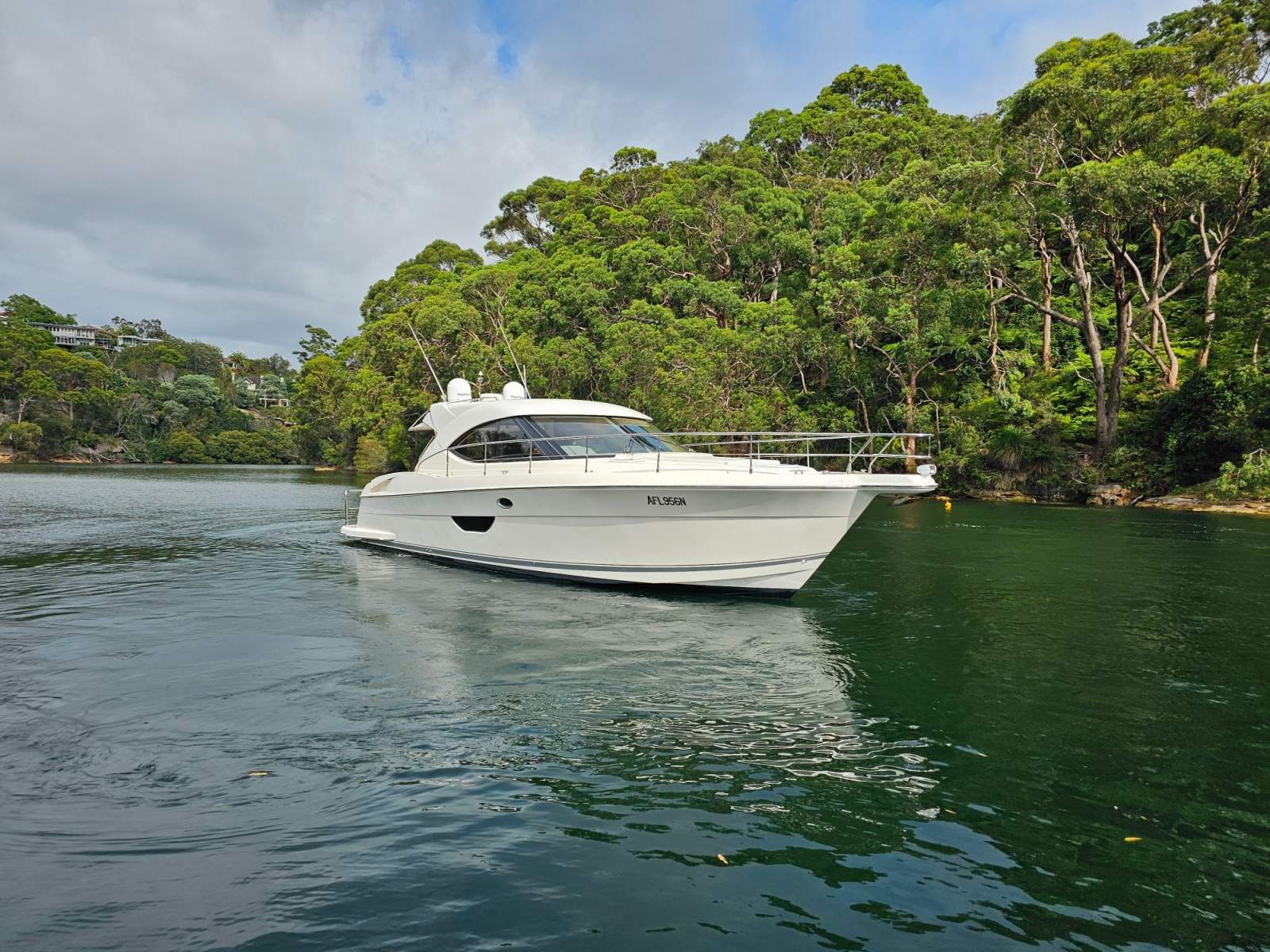 Riviera 4400 Sport Yacht