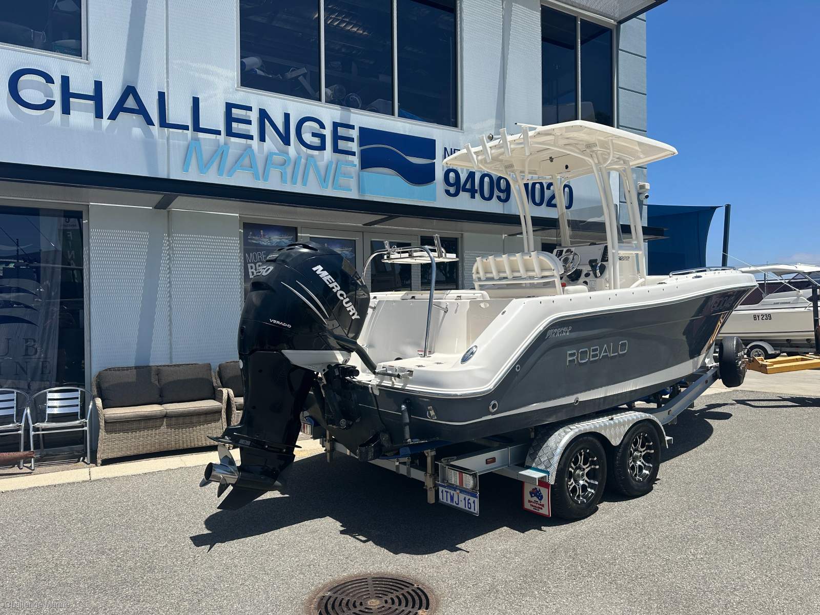 Robalo R222 - 250 HP 4 STROKE 2016 MODEL