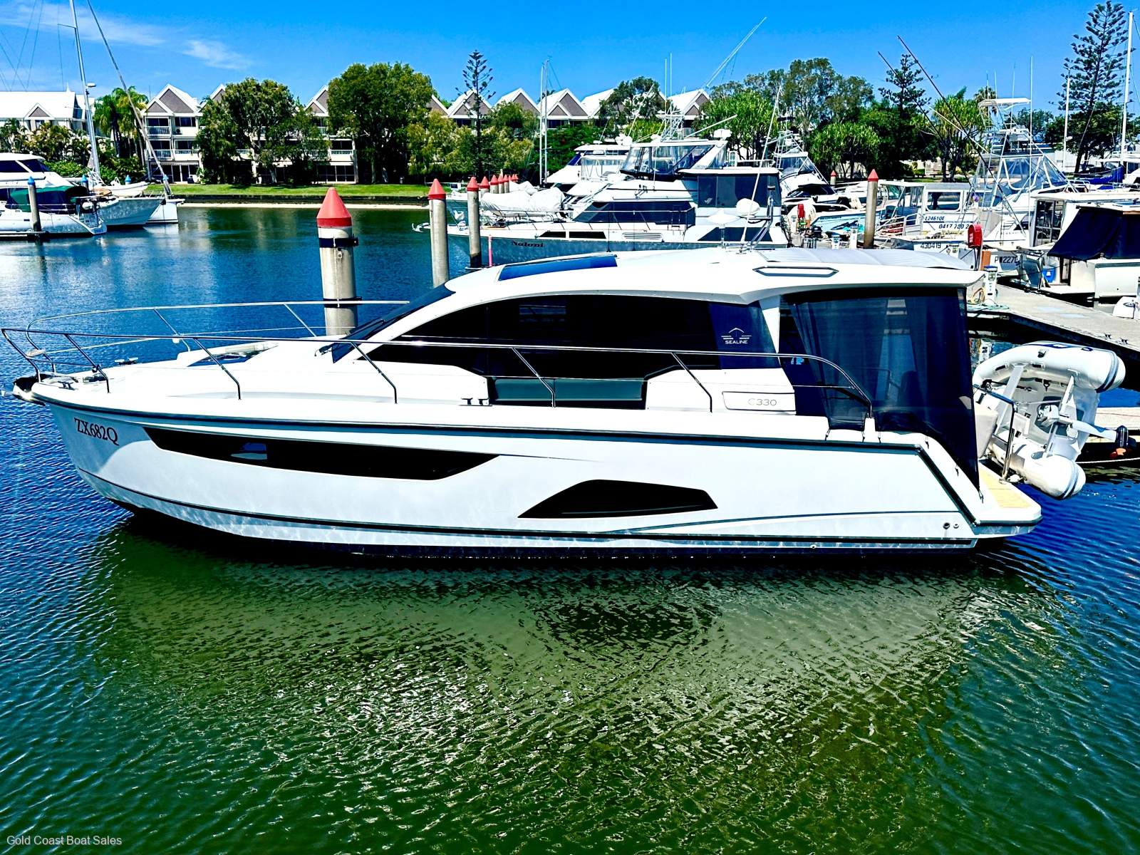 Sealine C330 enclosed hardtop cruiser