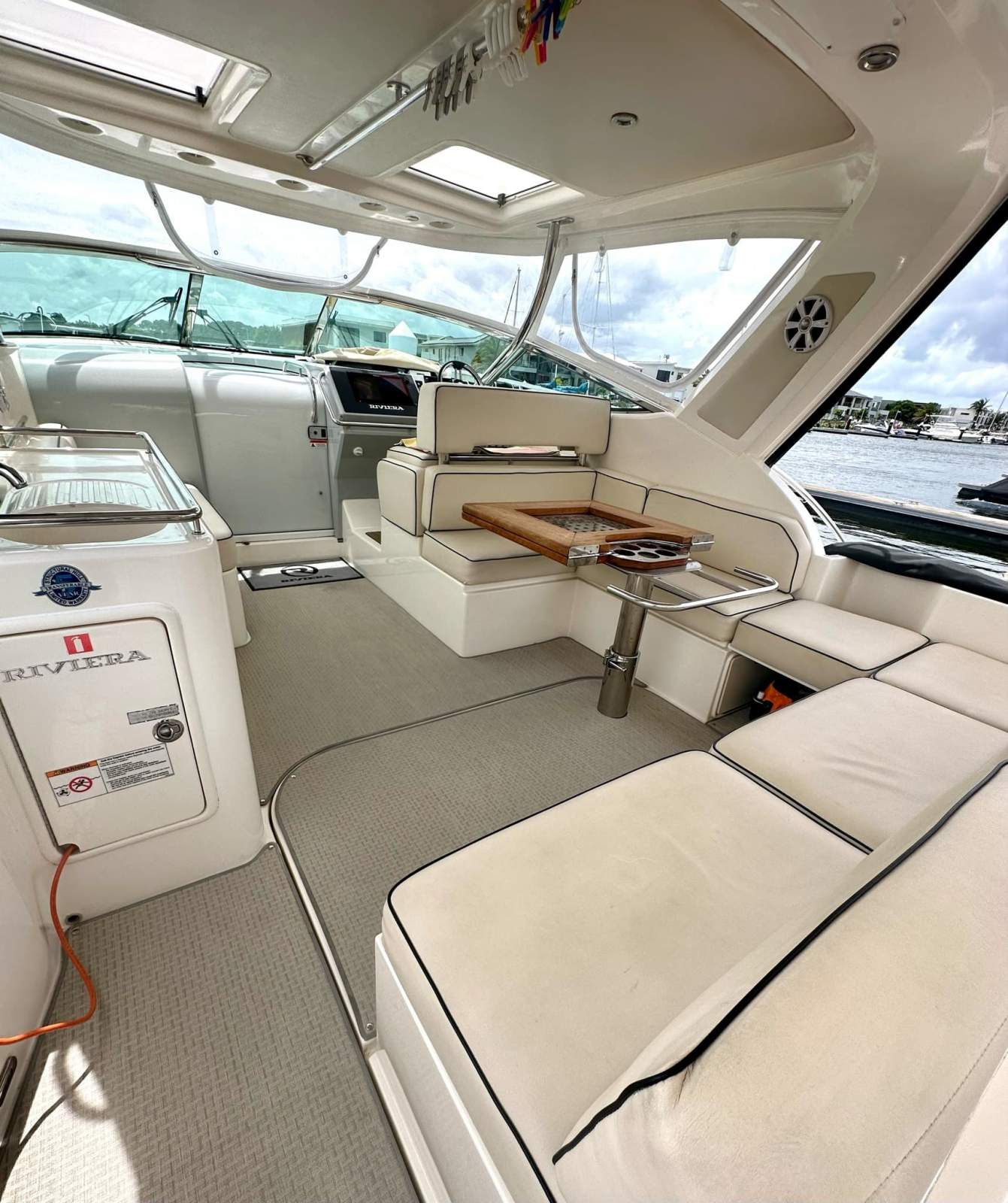 Riviera M400 Sports Cruiser