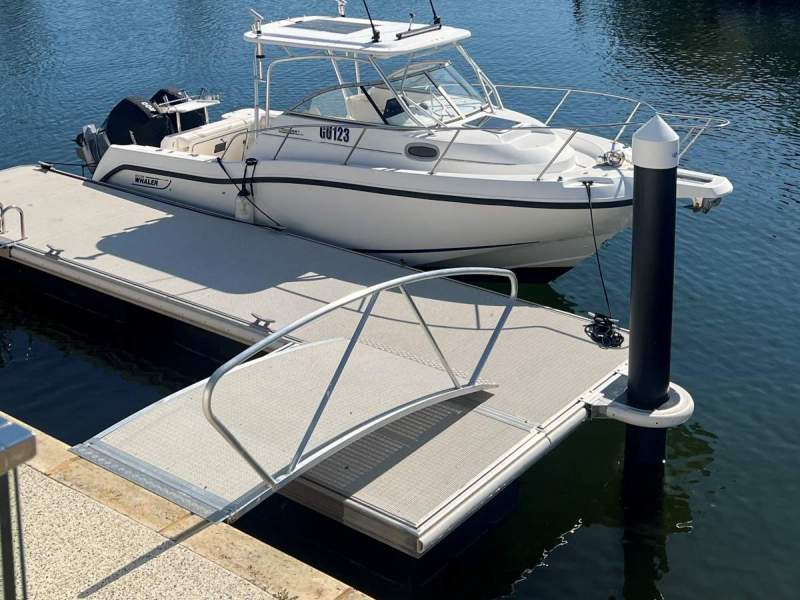 Boston Whaler 255 Conquest