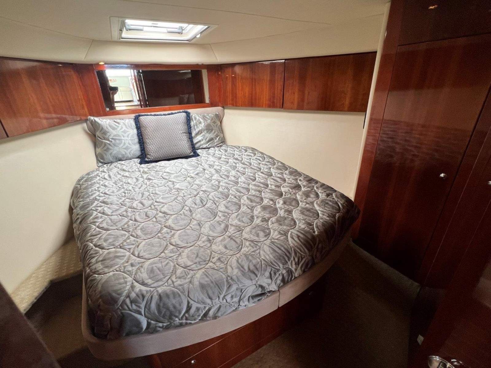Riviera 4400 Sport Yacht