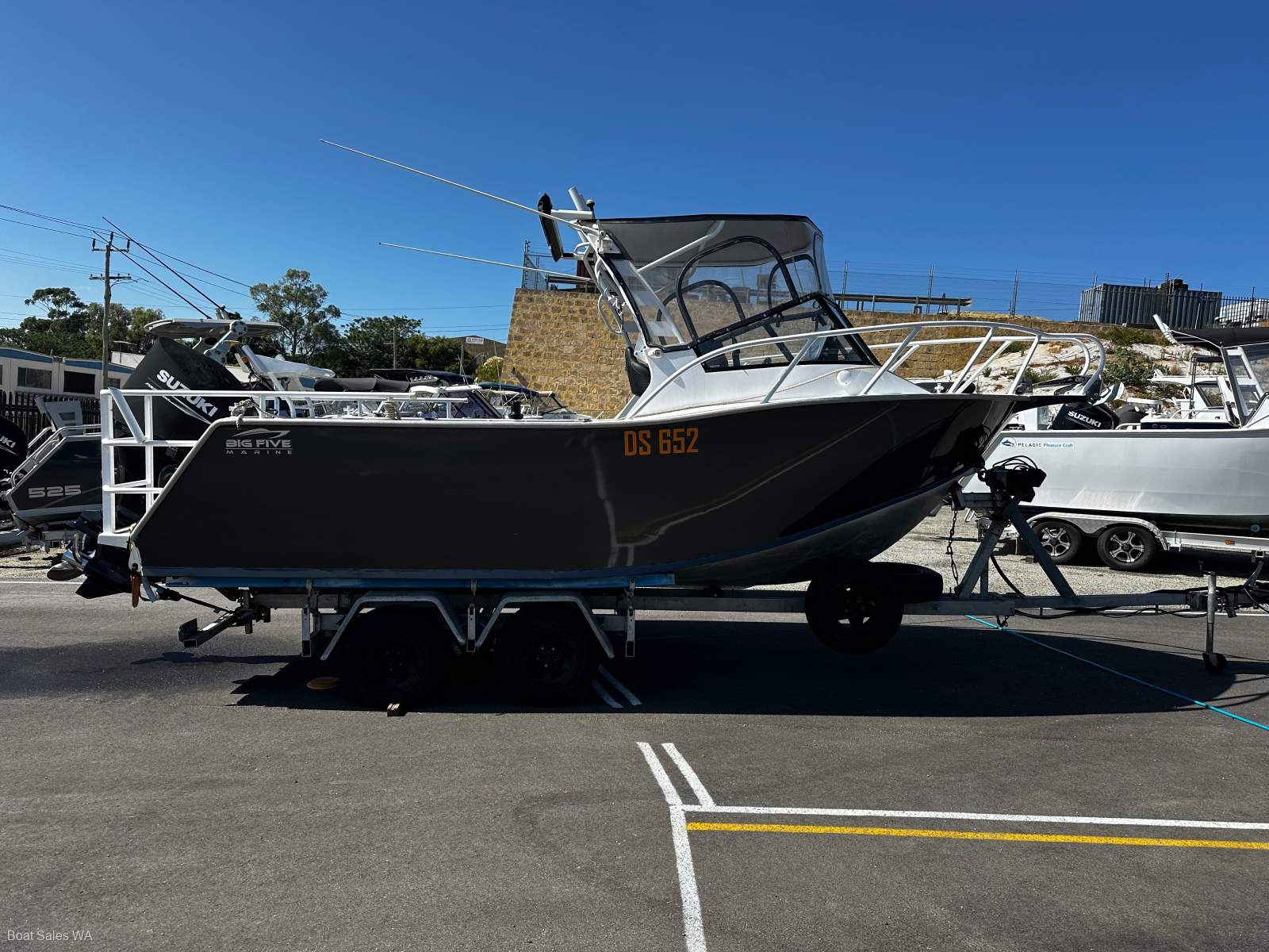 Velocity 590 Runabout 2023 MODEL 175HP SUZUKI 4STR OUTBOARD 299HRS