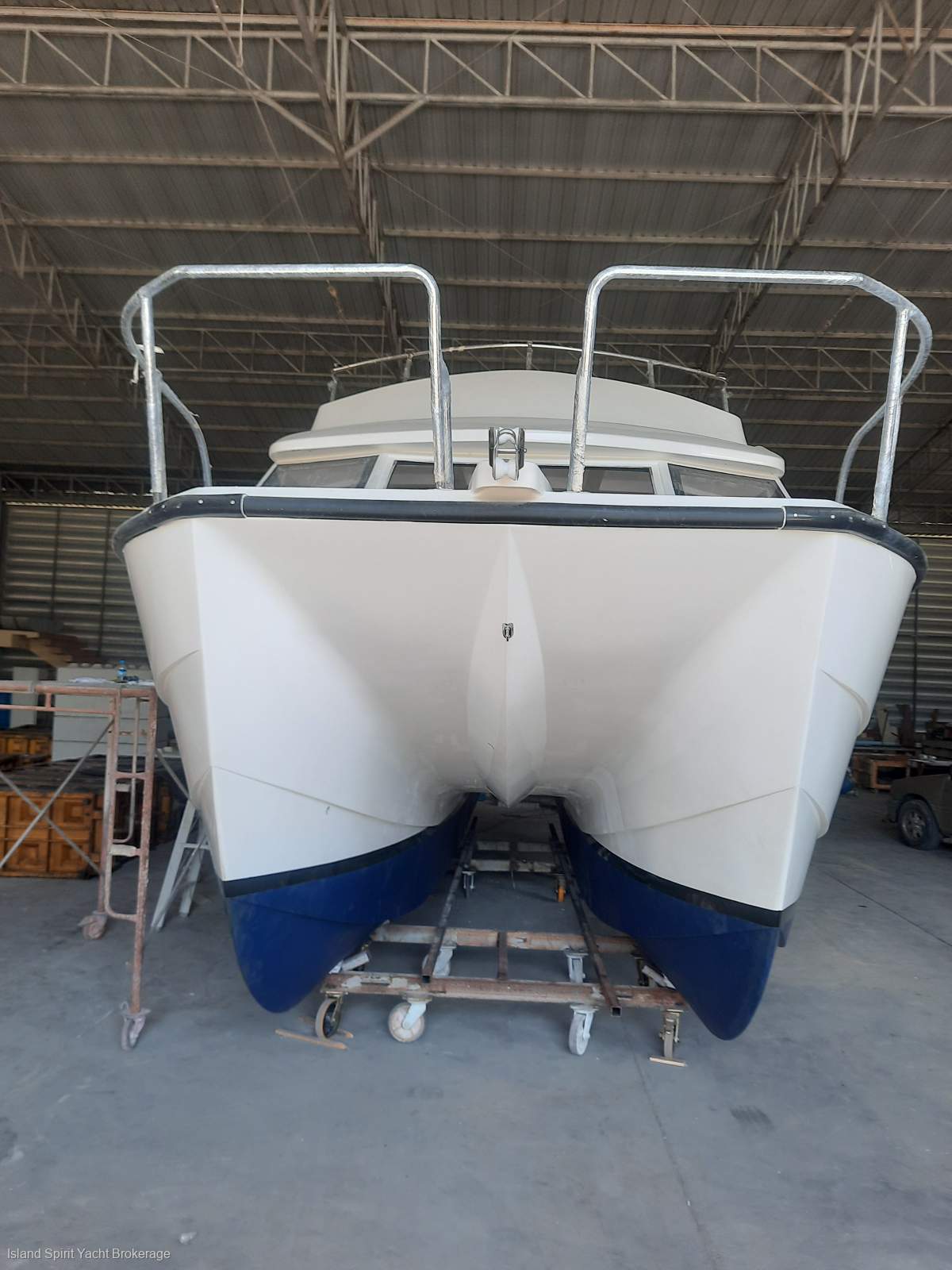 AusThai AT1100 -Dive:Bow