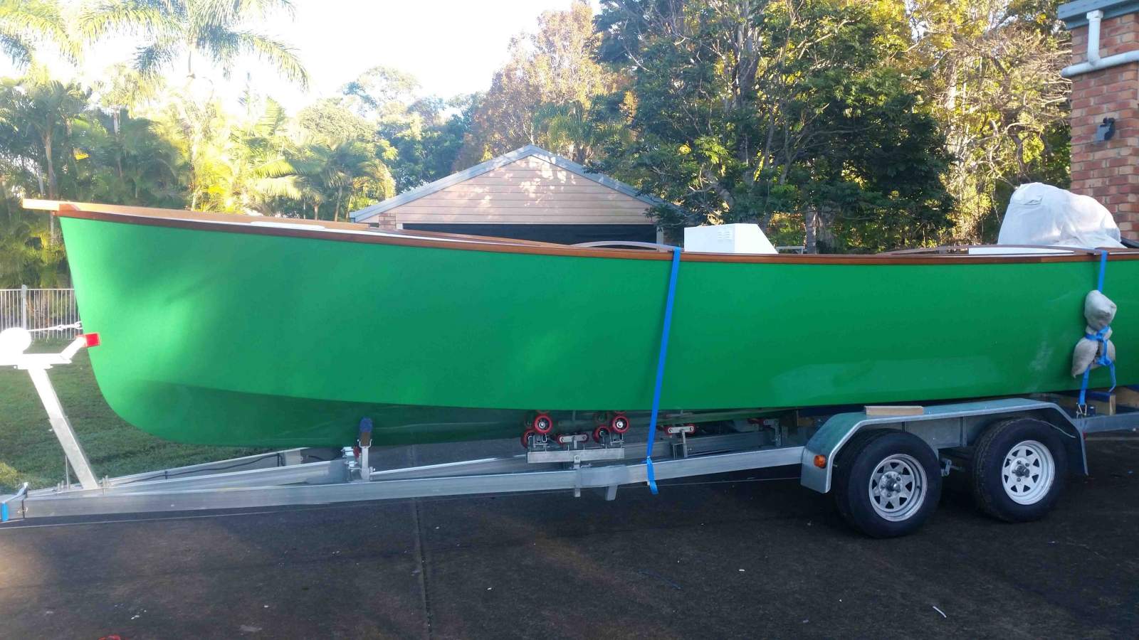 Unique 7.8m Carbon Fibre Centre Console River Laun
