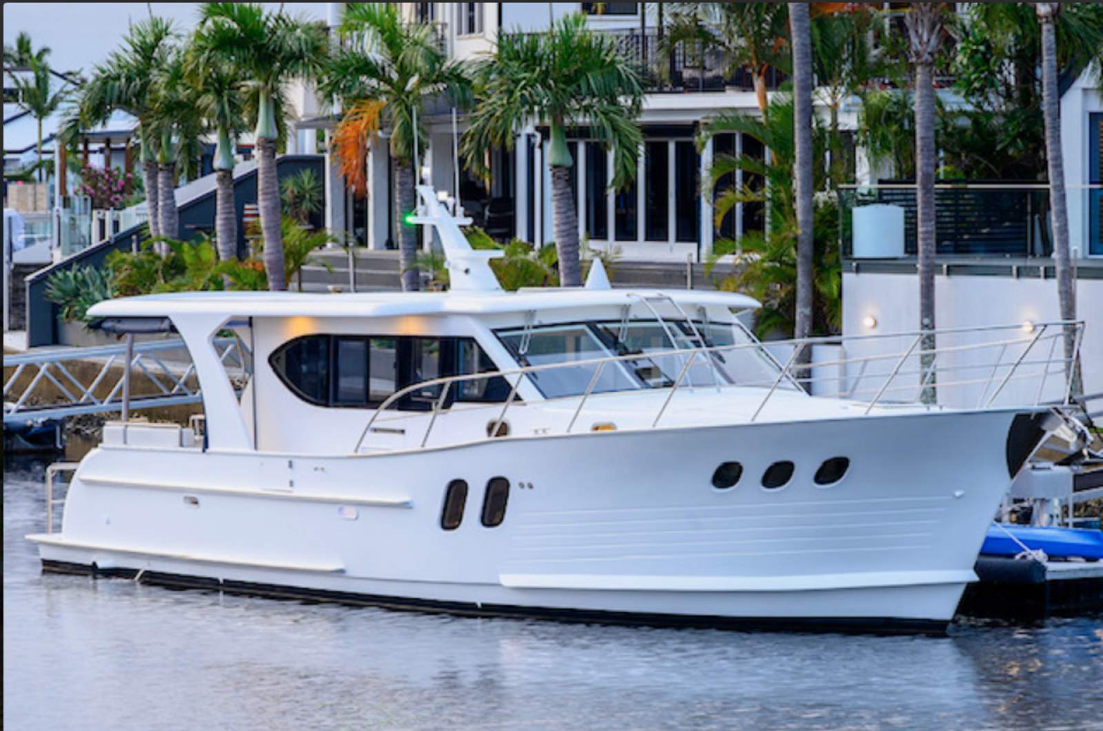 Island Gypsy 50 Wide Body 50 WB features a wide-body layout