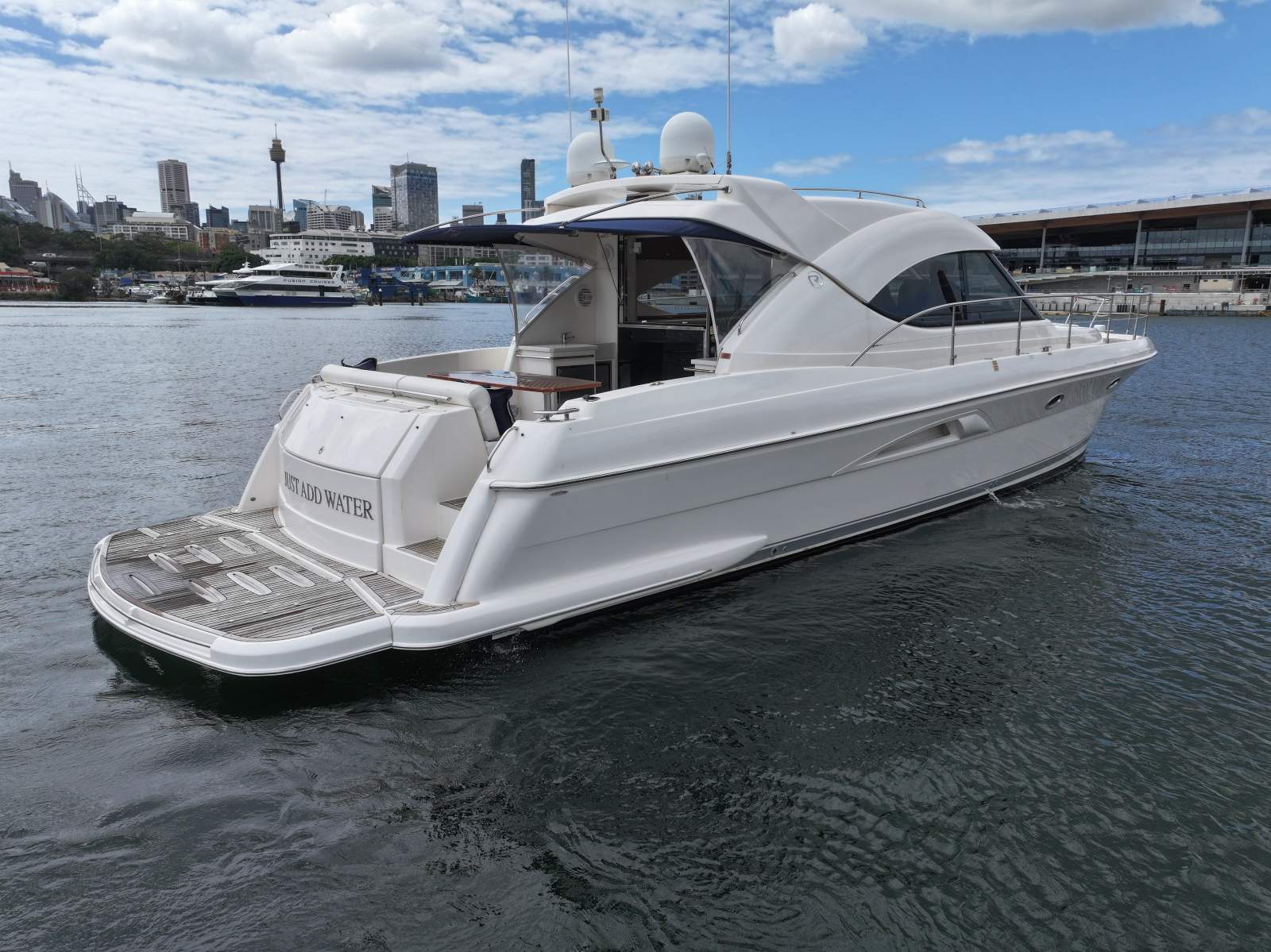 Riviera 4700 Sport Yacht