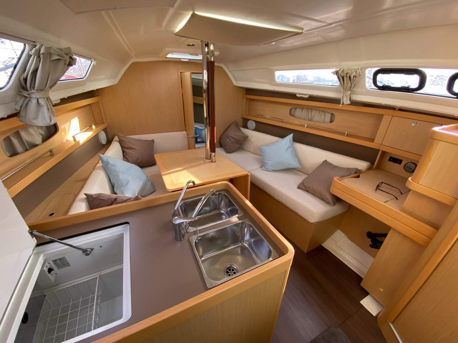 Beneteau Oceanis 31 10%Yacht Share $22,000 FREE LEARN TO SAIL PACKAGE