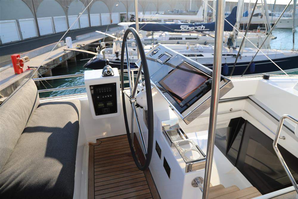Lagoon 620