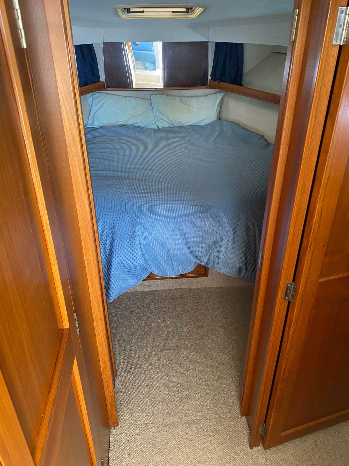 THERAPY Riviera 36 Flybridge Boat Brokers of Tasmania